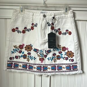 NWT Umgee Floral Embroidered High Waisted Frayed Hem Denim Mini Skirt